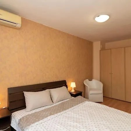 Niko's 2 Bedroom *
