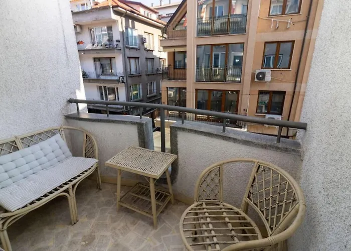 Niko's 2 Bedroom Apartment